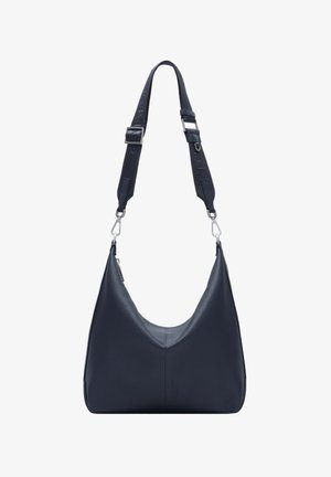 Schwarze Leder-Umhängetasche mit breitem, verstellbarem Stoffriemen und silbernen Verschlüssen vor weißem Hintergrund.