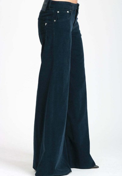 Pantaloni larghi blu navy realizzati in tessuto strutturato, con vita alta, tasche anteriori e dettagli in metallo argentato.