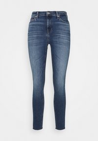 Jeans ajustados de mezclilla azul oscuro, con una cintura alta, un sutil desgastado y un acabado limpio sin adornos visibles.