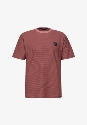 Punamusta, hienoraitainen lyhythihainen t-paita, jossa pyöreä pääntie ja pieni musta logolappu vasemmassa rinnassa.