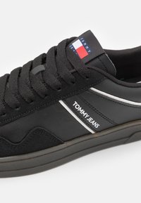 Tommy Jeans RETRO CUPSOLE - Sportcipő - black