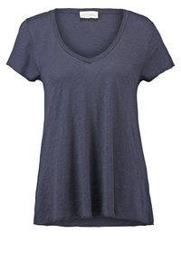 Tričko s krátkým rukávem a véčkovým výstřihem v tmavě námořnické modři. Vyrobeno z lehké látky s volným střihem a měkkým, mírně strukturovaným povrchem.
