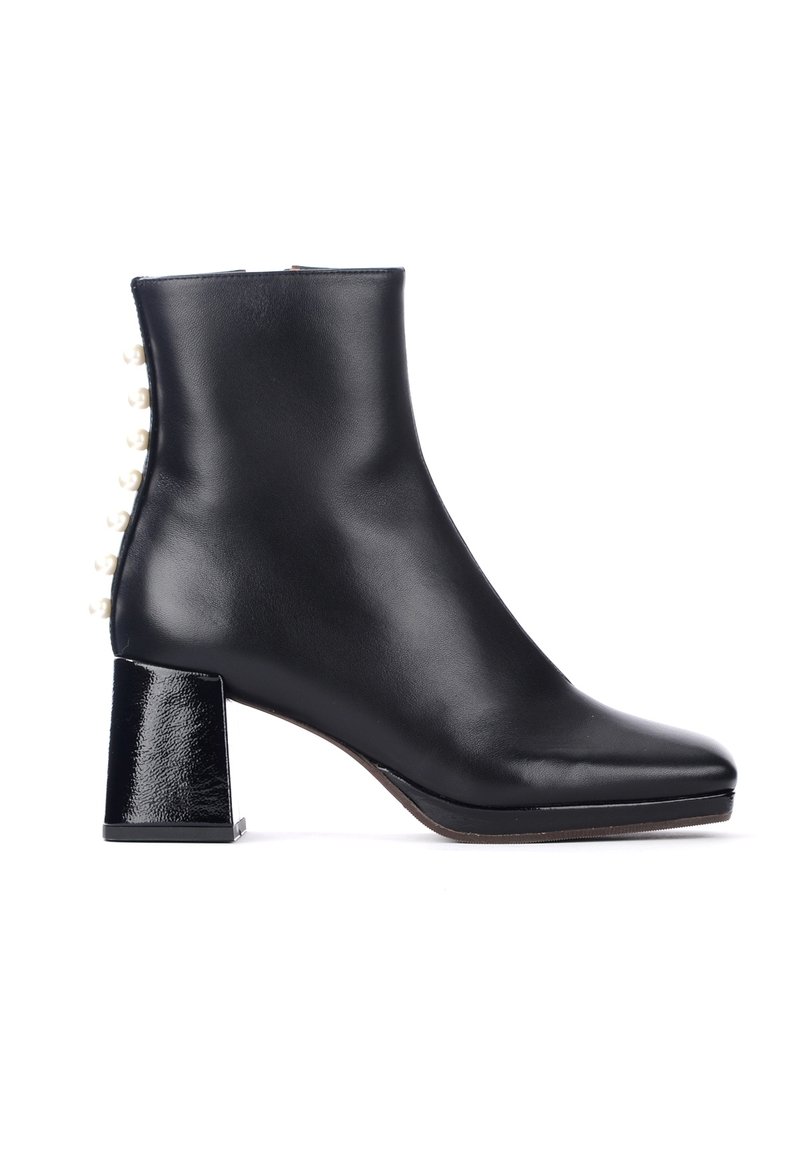 chie mihara bottines