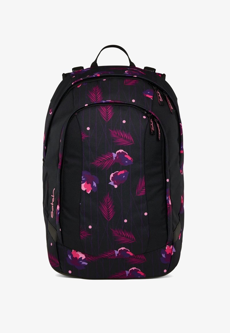 Sac à dos noir avec un motif floral en rose et violet. Il présente plusieurs compartiments zippés et des bretelles rembourrées.