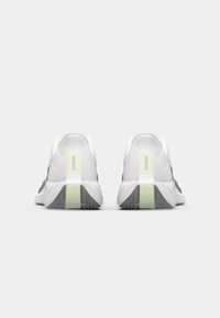 Nike Performance PEGASUS PLUS - Tenisice za cestovno trčanje - platinum tint/black/pure platinum/barely volt/platinum tint