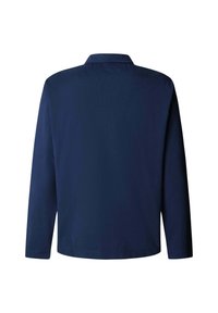 Granatowa koszulka polo z długim rękawem, klasycznym kołnierzykiem, miękką teksturą i prostym wykończeniem na dole. Bez wzorów i widocznych elementów metalowych.