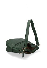 Borsa a spalla in pelle verde scuro con finitura texture, scomparto principale con zip e una larga tracolla regolabile con hardware dorato.