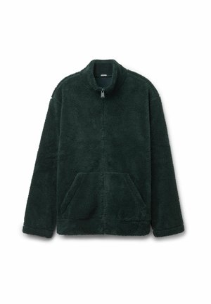 Dunkelgrüne Fleecejacke mit hohem Kragen, Reißverschluss vorne, zwei Vordertaschen und einem strukturierten, weichen Material. Lockerer Schnitt mit langen Ärmeln.