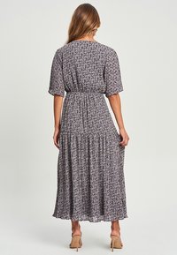 TUSSAH Vestido informal - lilac