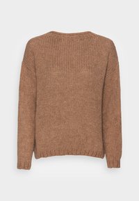 Bruine gebreide trui met ronde hals, geribbelde textuur, verlaagde schoudernaden en lange mouwen. Eenvoudig, onopgesmukt ontwerp.