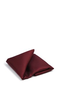 Bordeaux pochette gemaakt van gestructureerde stof, netjes gevouwen met twee zichtbare punten, toont een rijke kleur en strakke lijnen.
