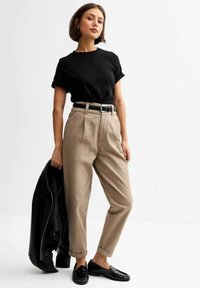 New Look - BELTED TAPERED - Chinos - mink Thumbnail Image 1