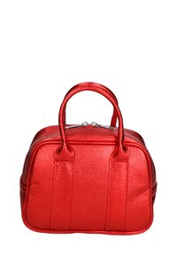 Borsa a mano rossa realizzata in materiale sintetico texturizzato, dotata di due manici superiori, una chiusura con zip e un design compatto e arrotondato.