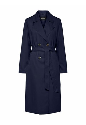 Trench-coat long bleu marine avec larges revers, boutons croisés et ceinture assortie en tissu nouée à la taille.