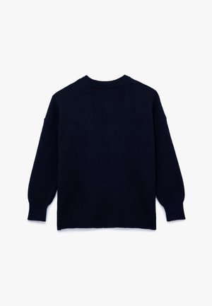 Granatowy sweter z prążkowanej dzianiny, długie rękawy, okrągły dekolt, teksturowany materiał, boczne rozcięcia u dołu, luźny krój, widok z tyłu.