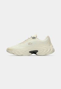 Αθλητικό παπούτσι σε κρεμ απόχρωση με λείο, υφή επάνω μέρος, κομψή σιλουέτα, δέσιμο με κορδόνια και χαρακτηριστική κυματιστή σόλα με μαύρη λεπτομέρεια.