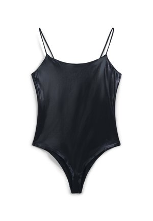 Costume da bagno intero nero con spalline sottili e regolabili, realizzato in un materiale lucido e morbido. Presenta una gamba alta e un design minimalista.