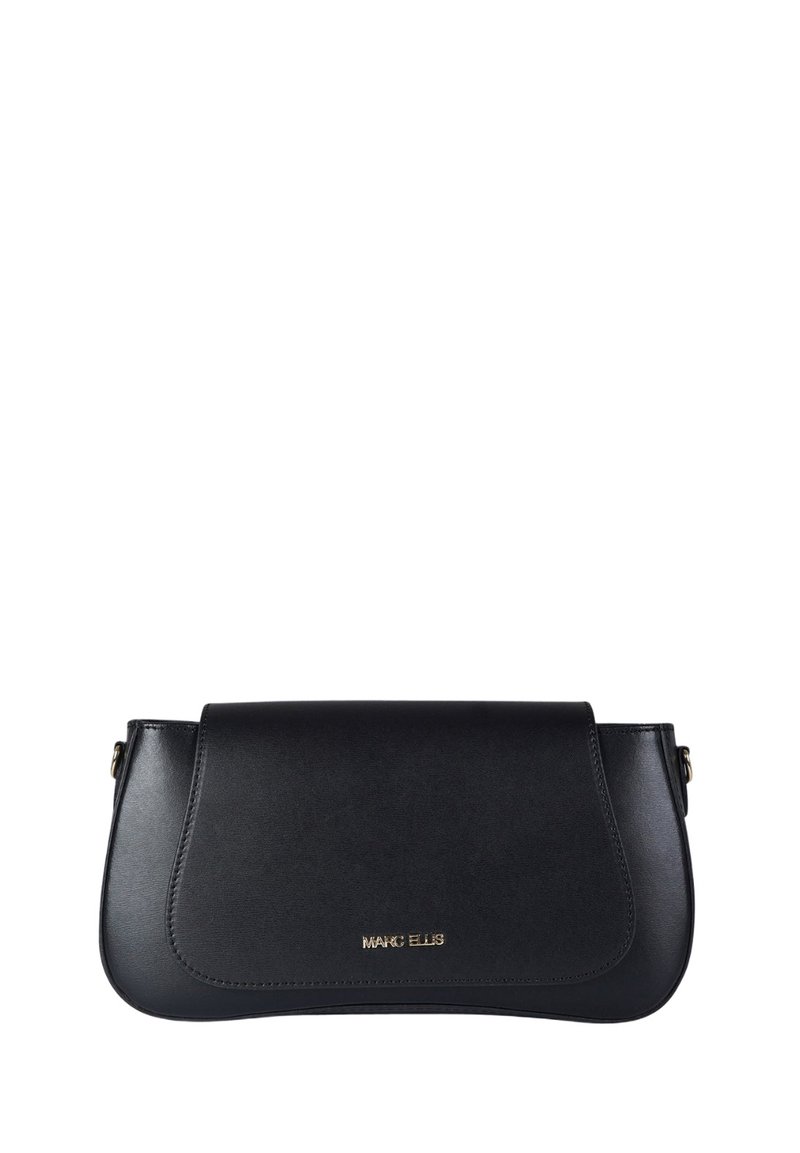 Pochette in pelle nera con un design elegante e curvo. Presenta una chiusura con pattina e un logo del marchio in oro. Texture liscia, dettagli hardware minimalisti.