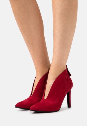 Marco Tozzi, Bottines à talons hauts - red