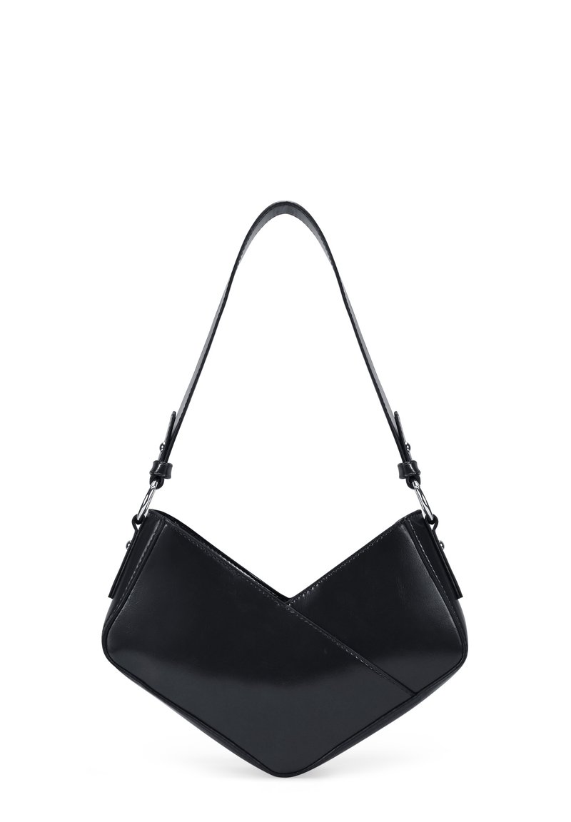 Bolso de hombro de cuero negro con un diseño geométrico en forma de chevrón, que cuenta con una correa delgada y ajustable y una textura brillante y elegante.