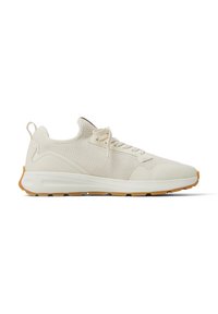 Zapatillas deportivas de un tono beige claro, con parte superior de malla texturizada, acentos sintéticos suaves y suela de goma. Cuenta con un sistema de cordones flexible.