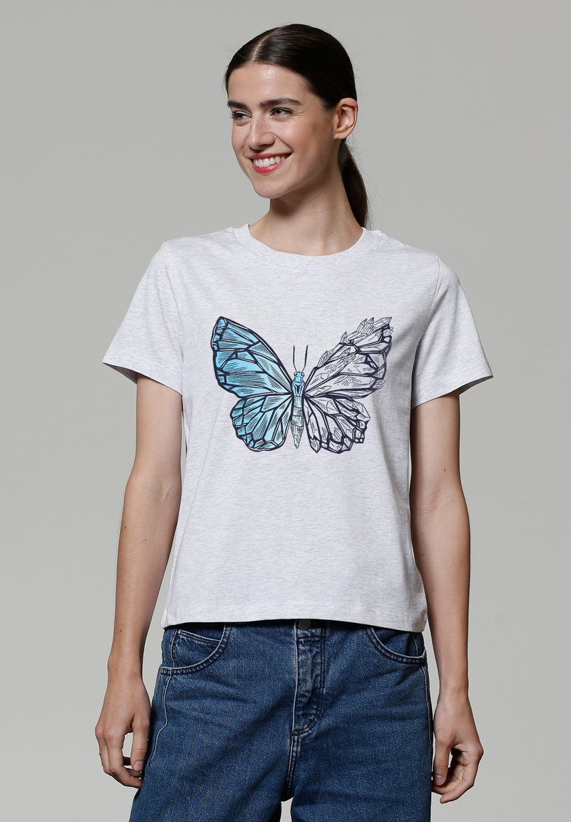 Graues Kurzarm-T-Shirt mit einem blauen Schmetterlingsgrafikdesign. Hergestellt aus weichem Stoff, mit lockerer Passform und Rundhalskragen.