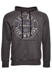 Mörkgrå hoodie med långa ärmar, justerbar dragsko på huvan, framfickor i kängurustil och tryckt grafisk design med texten "TOP GUN KEEP'EM FLYING."