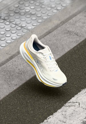 BONDI 9 - Maanteejooksu jalatsid - white/grout