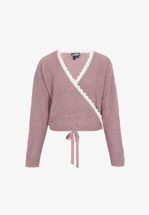 Roze, cropped wikkeltrui met lange mouwen, voorzien van een gegolfde witte rand langs de V-hals en een striksluiting in de taille.