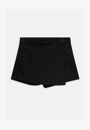 Skort noir style portefeuille avec fermeture latérale à bouton et broderie logo discrète près de l'ourlet sur fond uni.