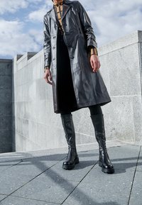 Vagabond Kozačky na platformě - black