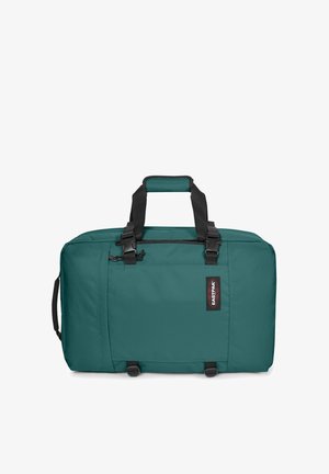 Grøn rektangulær rejsetaske med sorte håndtag, lomme foran med lynlås, sidehåndtag og Eastpak mærke foran.