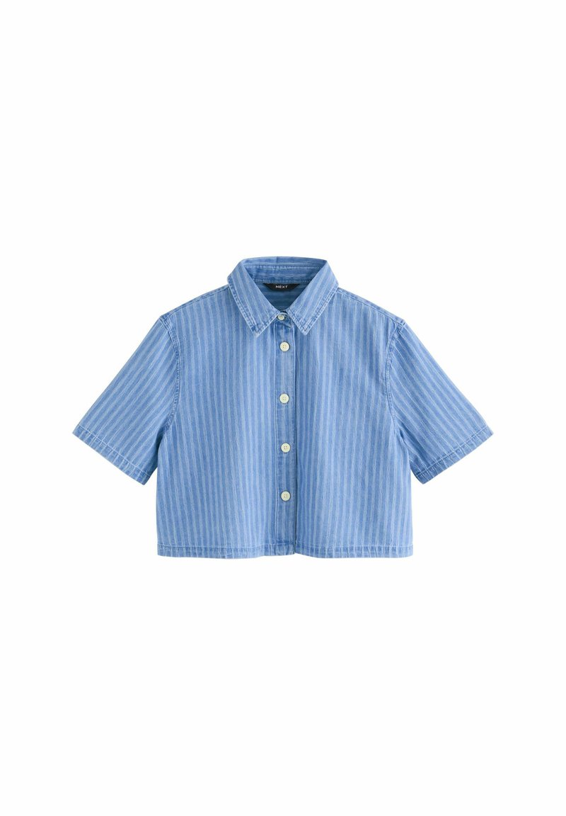 Chemise à manches courtes bleu clair avec des rayures blanches verticales, devant à boutons et col pointu. Matière en coton avec une coupe décontractée.