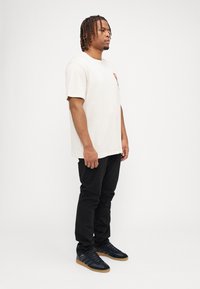 Jack & Jones JORORACLE TEE CREW NECK - Print T-shirt - buttercream