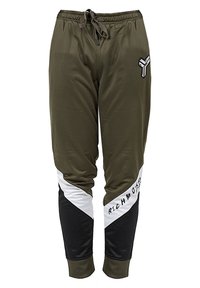 Olivově zelené sportovní kalhoty s elastickým pasem na šňůrku, bílými a černými diagonálními panely a černou logem na stehně.