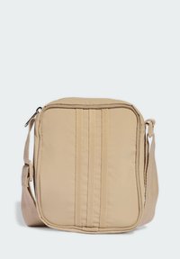 Borsa a tracolla in tessuto beige con forma rettangolare, fronte piatto e tre dettagli verticali cuciti. Dotata di chiusura con cerniera e tracolla regolabile.