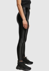 Urban Classics LADIES HIGHWAIST SHINY METALLIC LEGGINGS - Leggings - schwarz