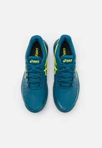 ASICS GEL CHALLENGER - Māla virsmas laukuma tenisa apavi - restful teal/safety yellow
