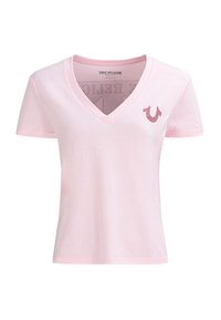 T-shirt rose clair pour femmes avec col en V, manches courtes et petit logo fer à cheval clouté sur le côté gauche de la poitrine.