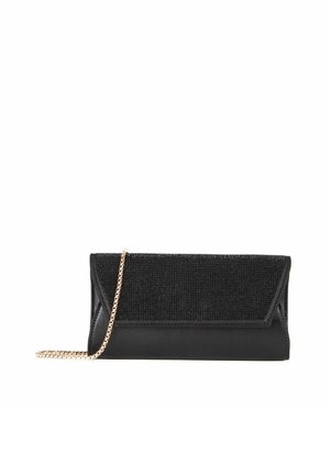 Pochette rectangulaire noire avec rabat texturé et chaîne dorée posée sur fond blanc