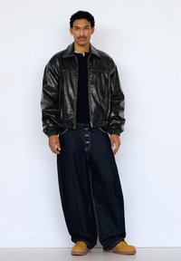 Bershka Imitatieleren jas - black