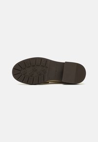 Tommy Hilfiger PENNY LOAFER - Zapatos sin cordones - country ivory
