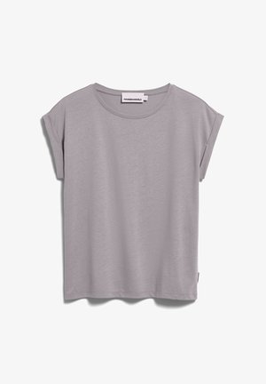 T-shirt violet clair à manches courtes avec poignets retroussés, col rond et petite étiquette de marque près de l'ourlet.