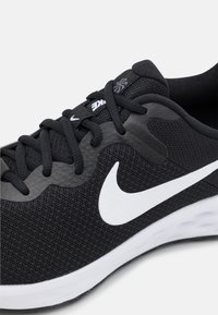 Nike Performance Väglöparskor - black
