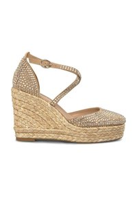 Wedge sandal in nude fabric with a braided jute sole and a rounded toe, embellished with clear rhinestones on the upper and straps.