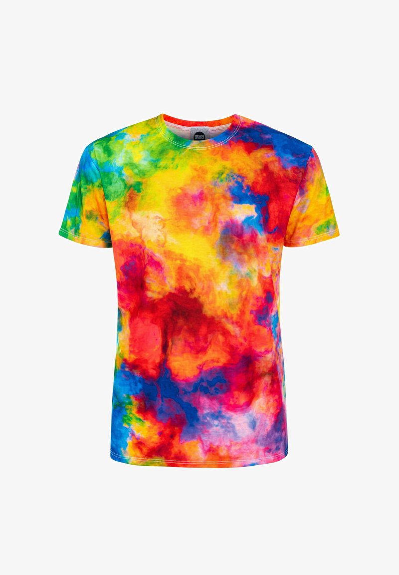 Värviline tie-dye t-särk, mis sisaldab punase, kollase, rohelise, sinise ja lilla toonide segamist keerleva mustrina; valmistatud pehmest puuvillaste materjalist.