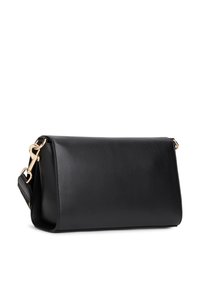 Μαύρη δερμάτινη τσάντα χειρός με δομημένο ορθογώνιο σχήμα, χρυσά μεταλλικά στοιχεία και αφαιρούμενο ρυθμιζόμενο λουράκι. Λεία υφή με καθαρές γραμμές.