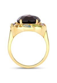 Guld ring med en stor facetteret mørk sten i midten, omgivet af mindre farverige ædelsten. Glat, poleret ring.