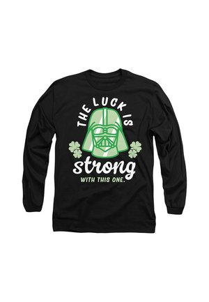 Schwarzes Langarmshirt mit grünem Darth-Vader-Helm, vierblättrigen Kleeblättern und dem Text „Das Glück ist stark bei diesem.“