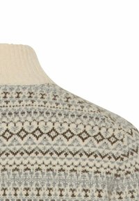  Gebreide trui met een hoge geribbelde kraag, voorzien van een geometrisch patroon in blauw, bruin en crèmekleurig op de rug. Zachte textuur.
